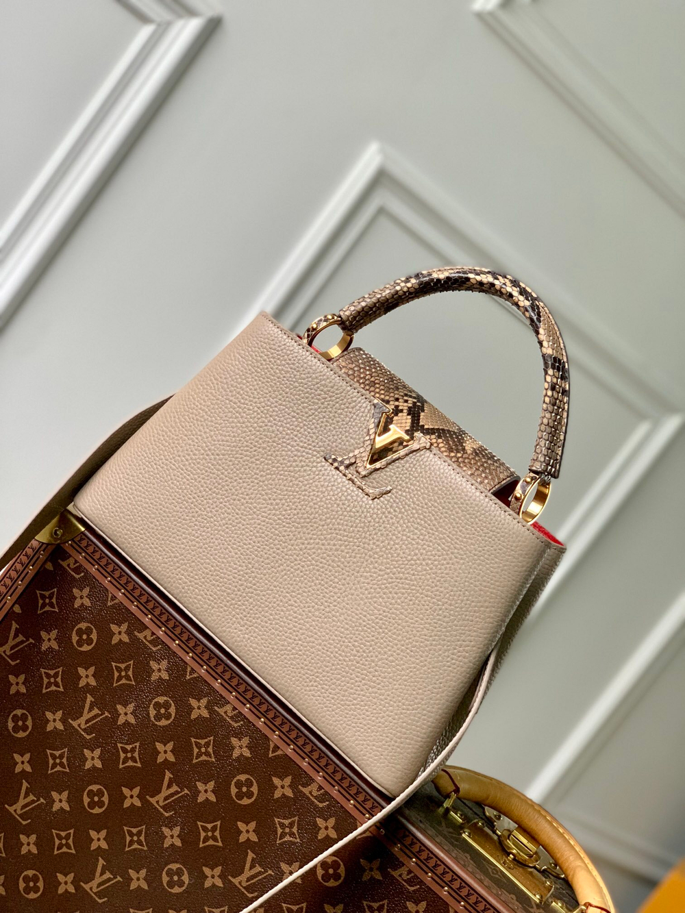 Louis Vuitton Capucines MM