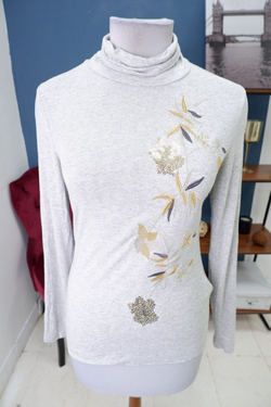 Водолазка Elis с вышивкой 44 размер