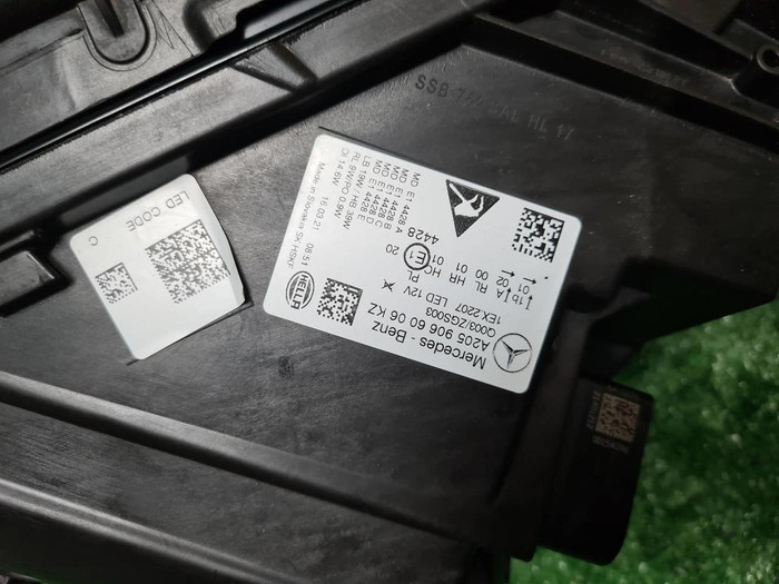 Фара правая Mercedes C w205 (2018-2023) LED