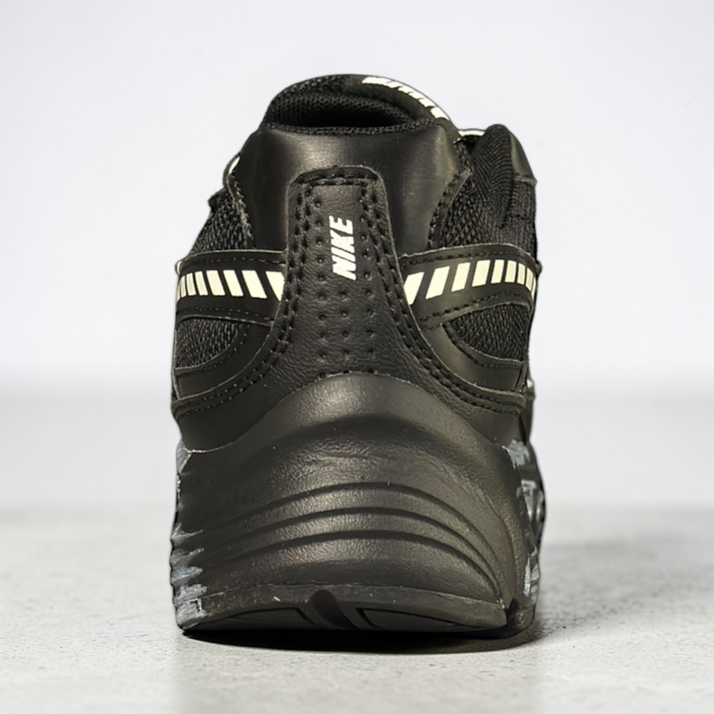 Nike Initiator • Black Metallic