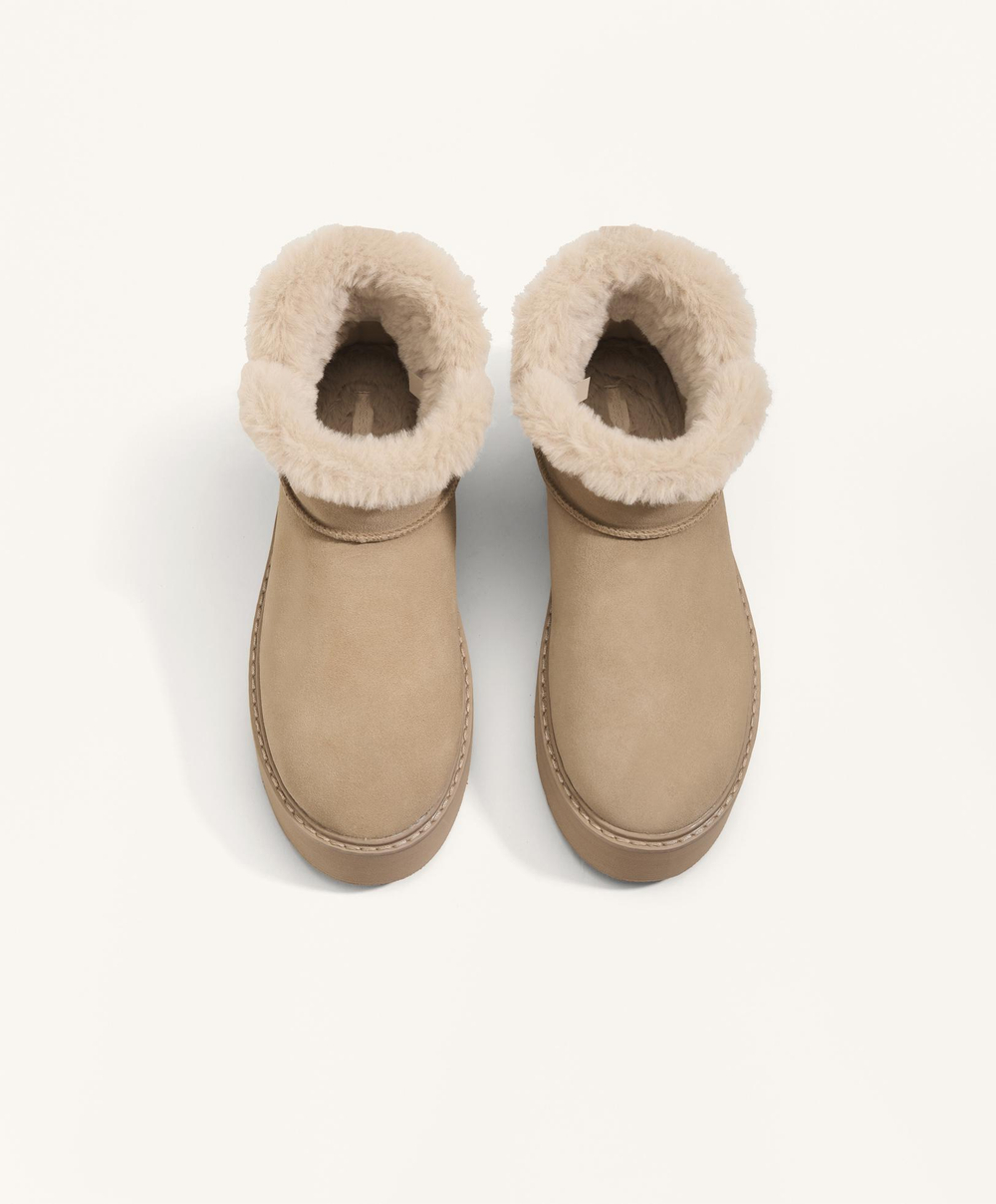 OYSHO Замшевые угги на платформе, песочный