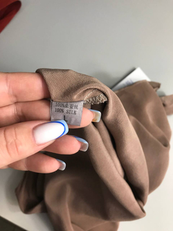 Блузка шелковая, маркировка L, визуально на 48 размер