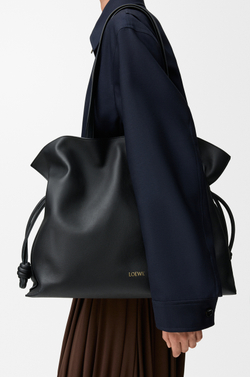 Loewe Сумка-клатч XL Flamenco из телячьей кожи наппа, черный