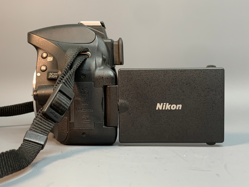 Nikon D5200 kit 18-55mm 3.960 кадров