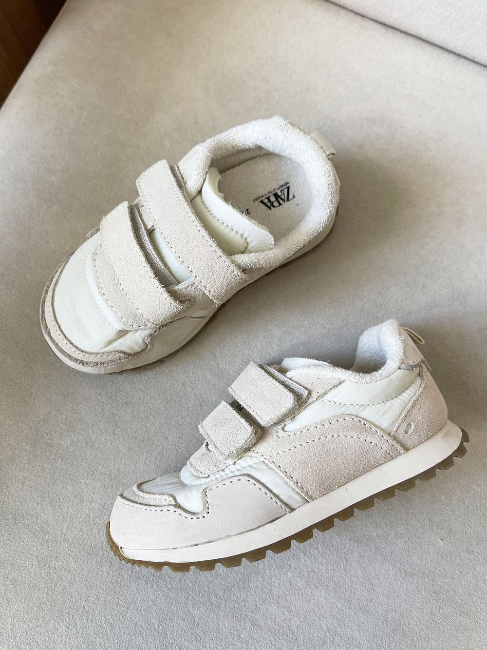 Кроссовки Zara