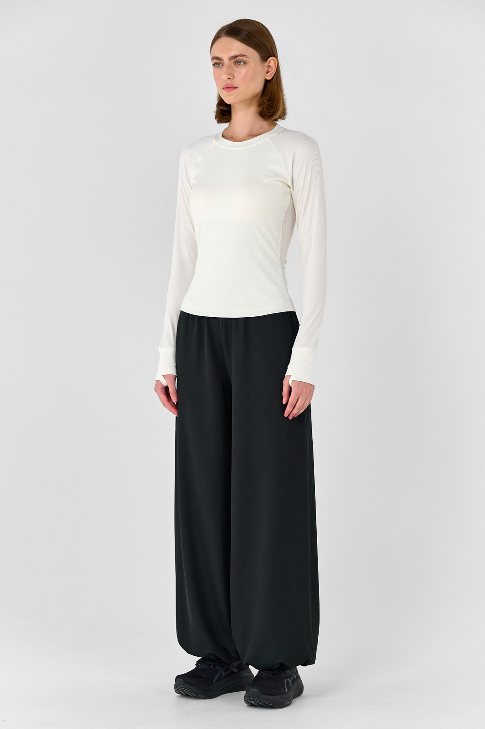 Лонгслив приталенный с чашками