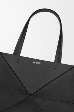 Loewe Большая сумка-тоут Puzzle Fold из мягкой зернистой телячьей кожи, черный