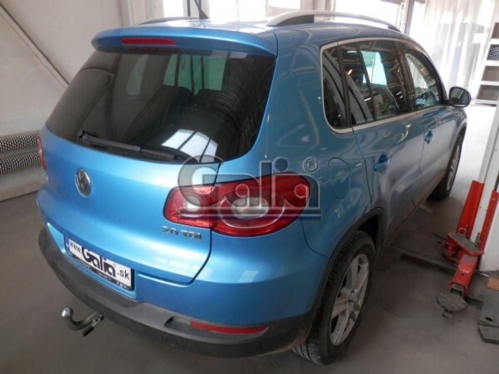 Фаркоп оцинкованный Galia V069A для Volkswagen Tiguan 2007-2016, 2016-, Audi Q3 2011-2018(паспорт и сертификат в комплекте)(без электрики)