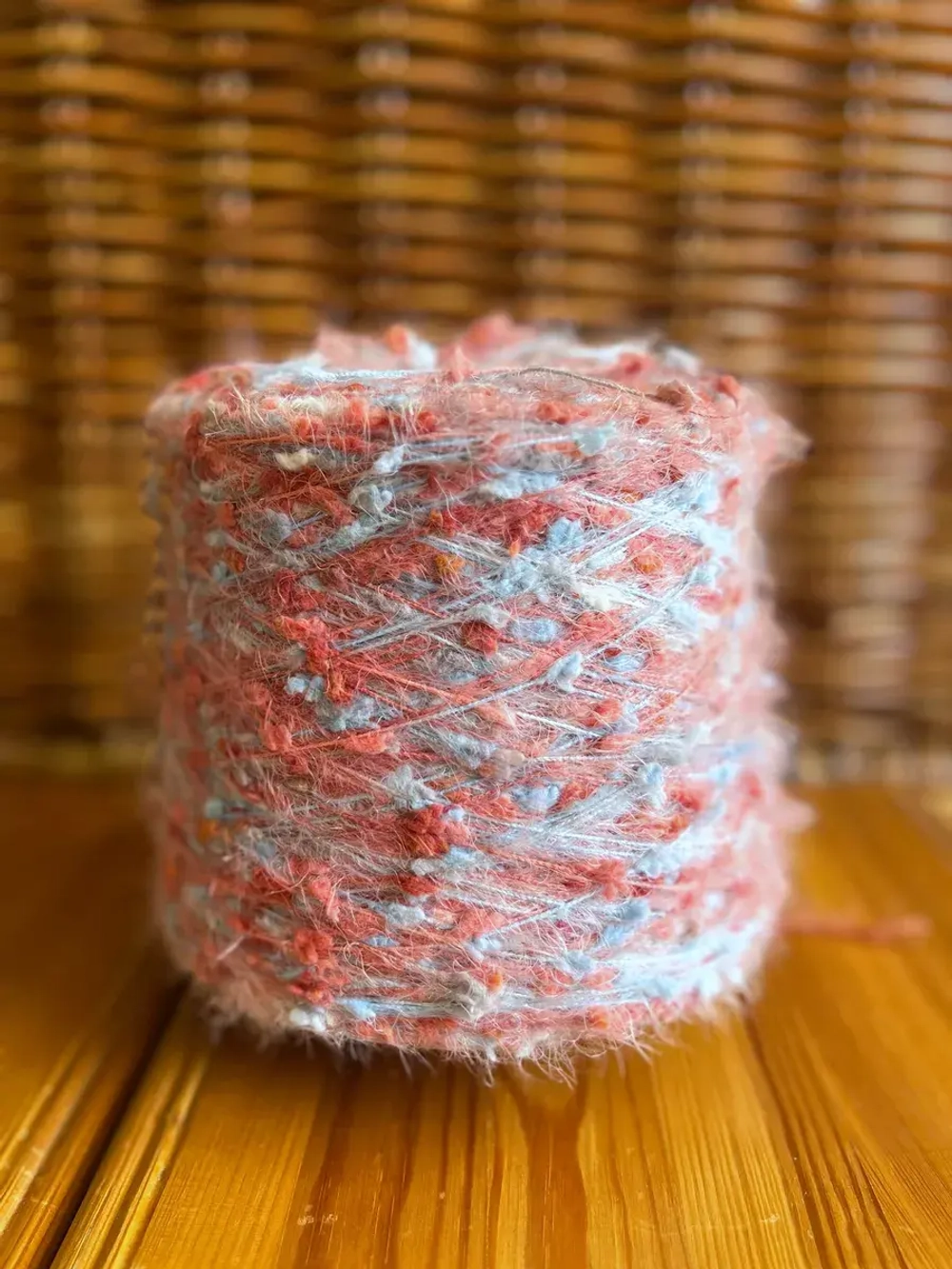 Пряжа  декоративная с ворсом и шишибриками