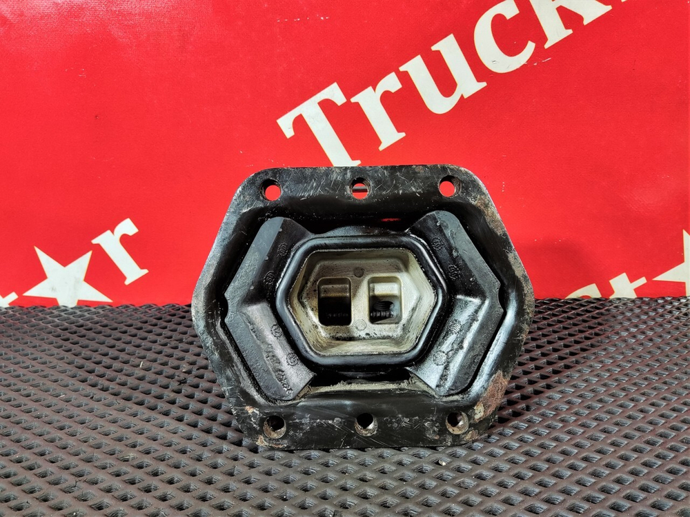 Подушка двигателя задняя