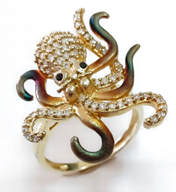 Ювелирное кольцо из серебра с позолотой