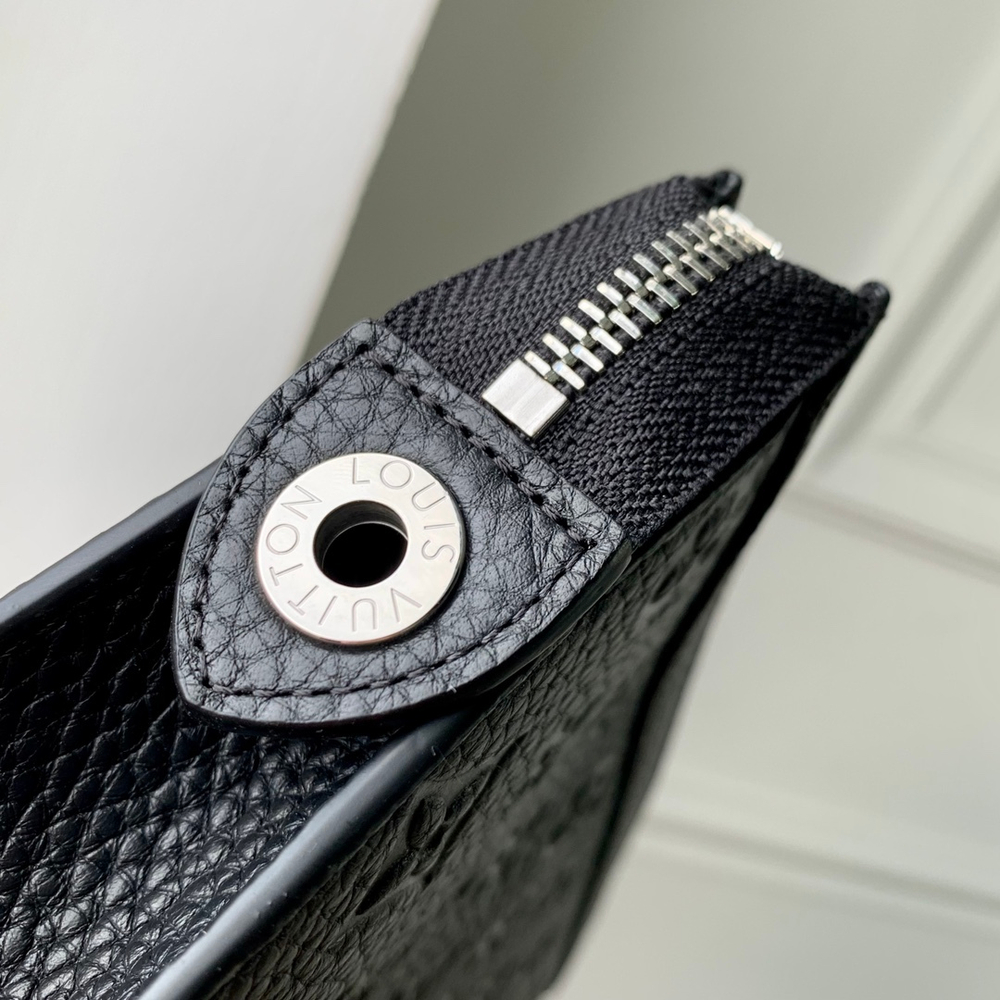 Louis Vuitton Pochette Voyage MM