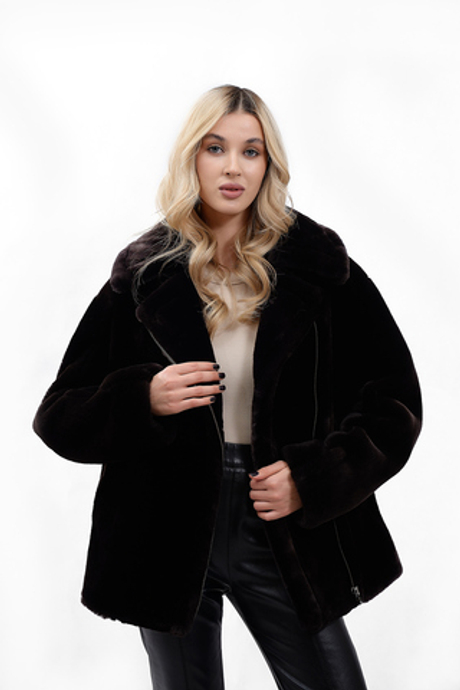 Куртка женская "Косуха" из натурального меха мутон, коричневый