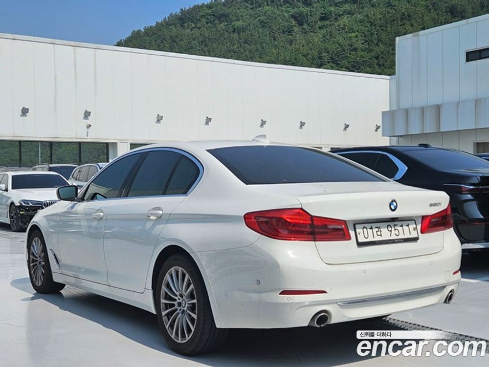 BMW 5 Series (G30) 520i Luxury (08.2019)
