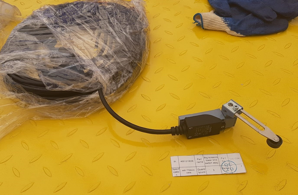 510040 Концевой выключатель для ножничного подъёмника (510041)