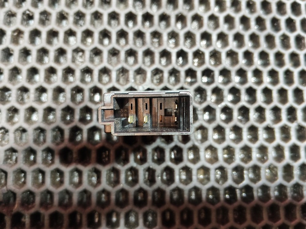 Кнопка системы ASR/ESC