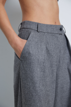Брюки с защипами из шерсти серый меланж