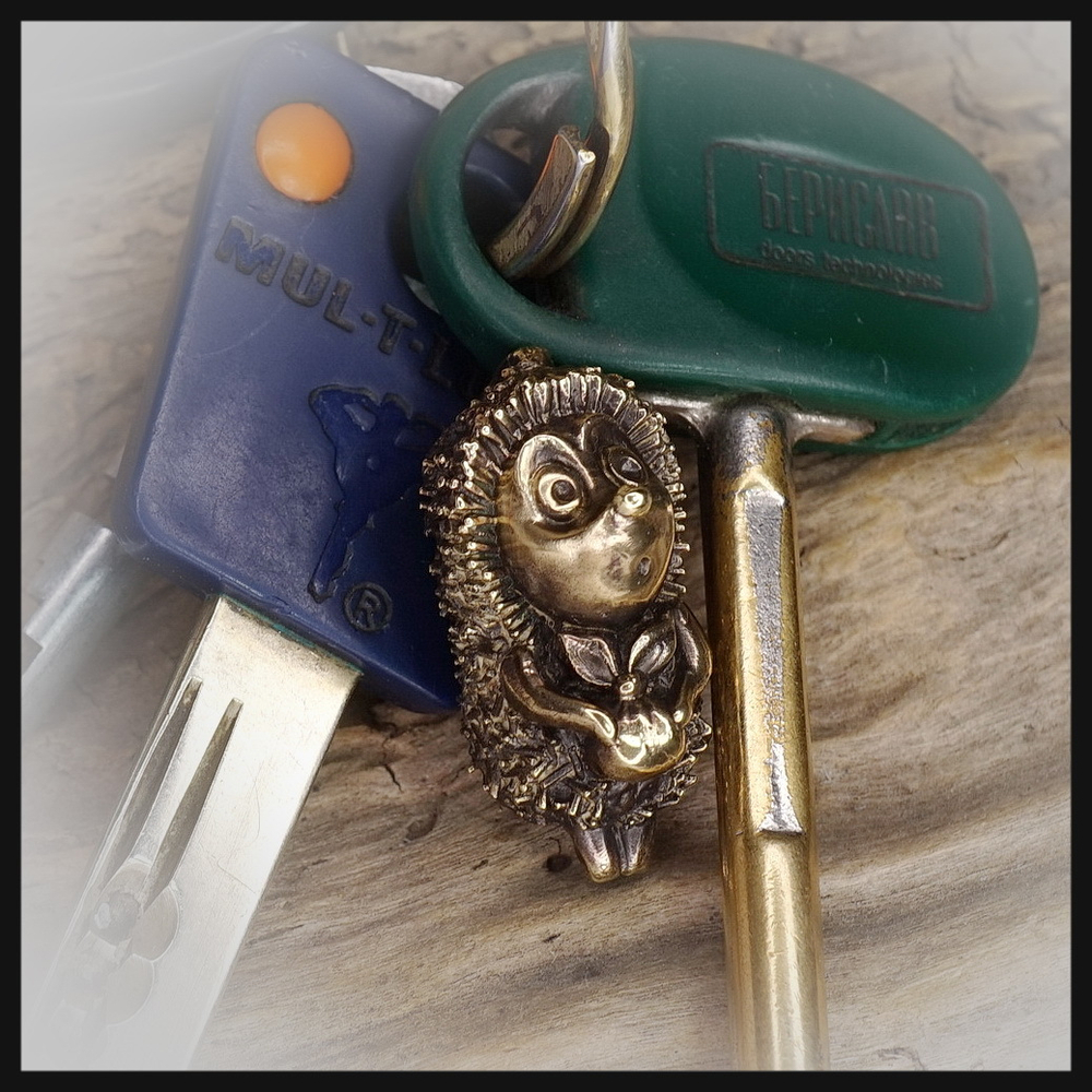 Брелок "Ежик" для ключей , сумок и рюкзаков , латунь