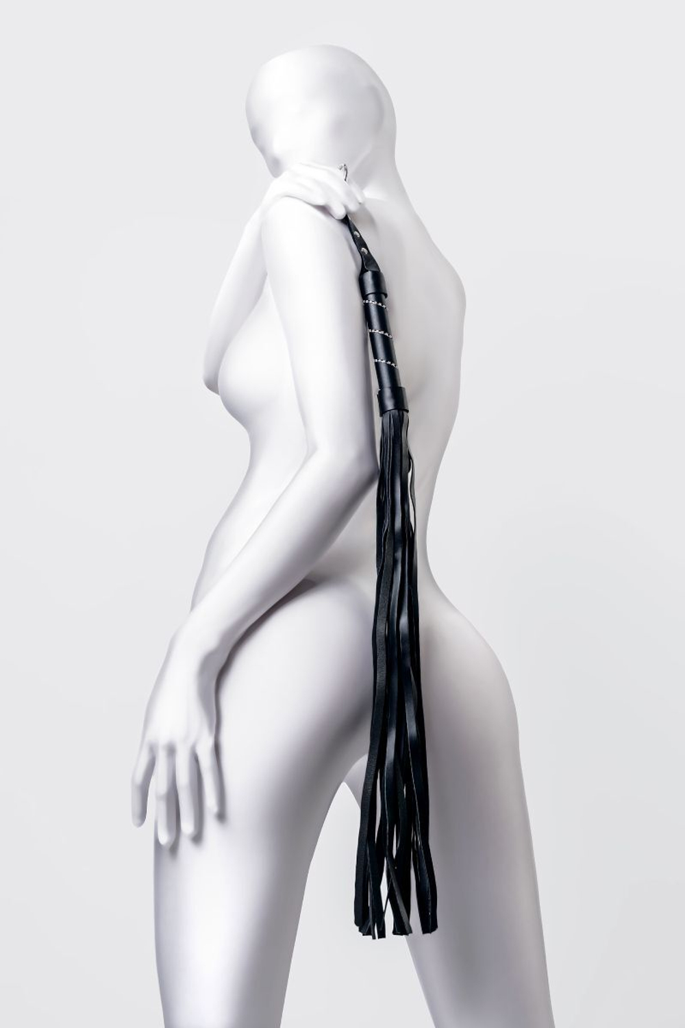 Черный флоггер Anonymo - 64 см. (Цвет: черный)