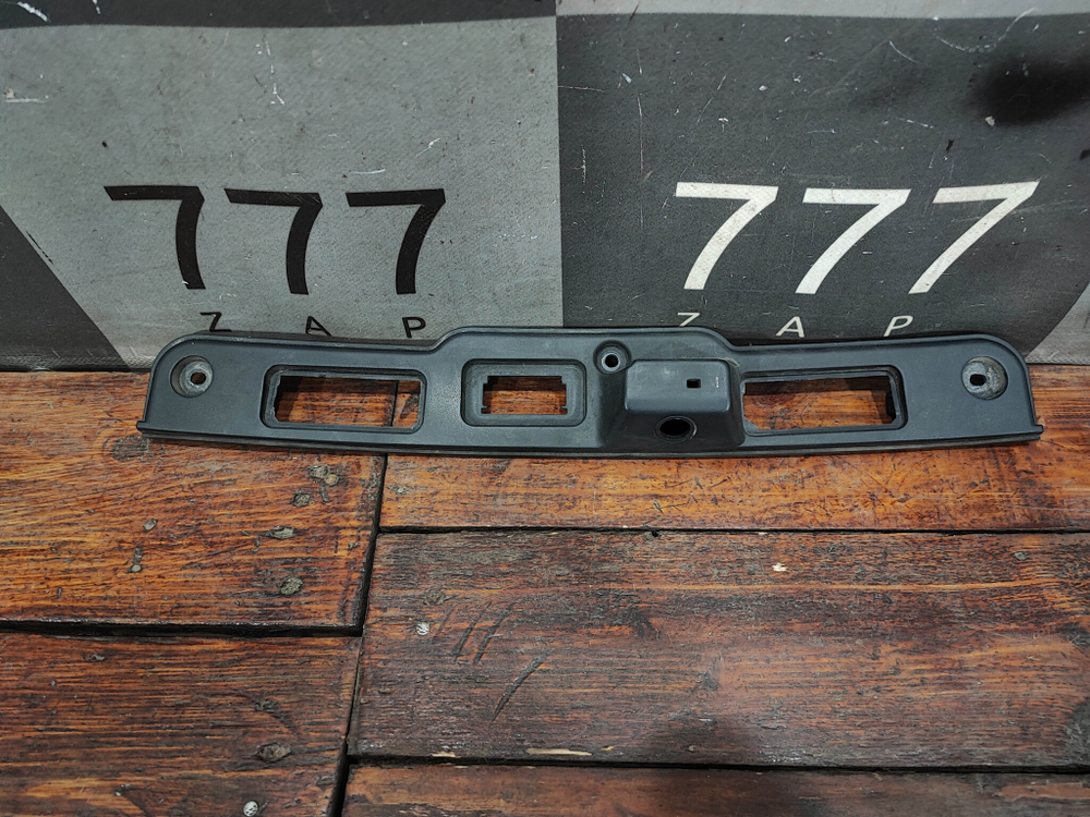 Накладка крышки багажника Exeed TXL 20-нв Б/У Оригинал 609000929AA