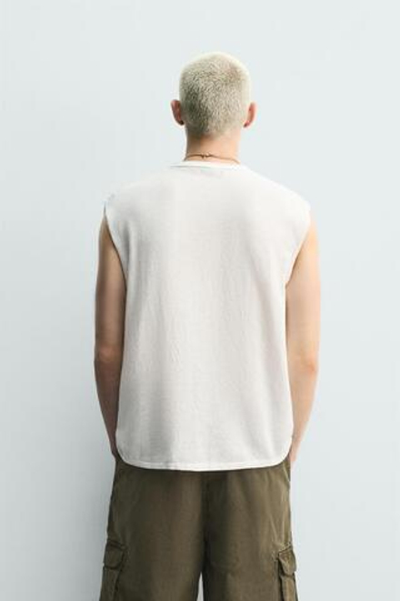 ZARA ФУТБОЛКА С ПРИНТОМ И ЭФФЕКТОМ ПОТЕРТОСТИ, ЖЕЛТОВАТО-БЕЛЫЙ