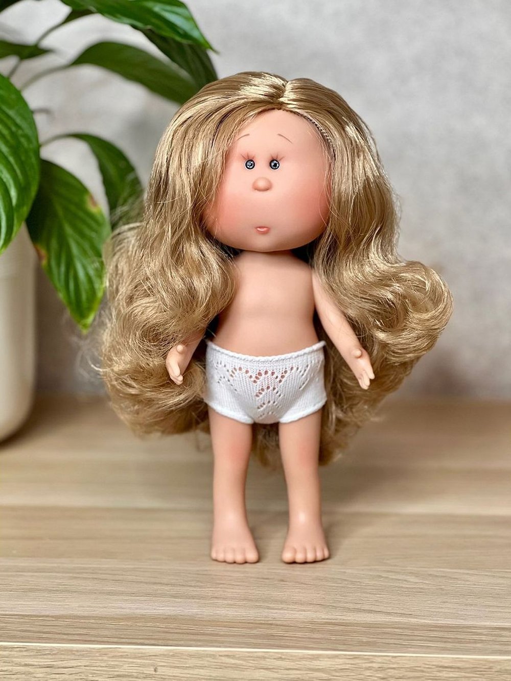 Кукла Nines виниловая 30см MIA без одежды (3000W2A1)