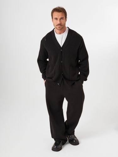 Черный кардиган с разрывами QWE