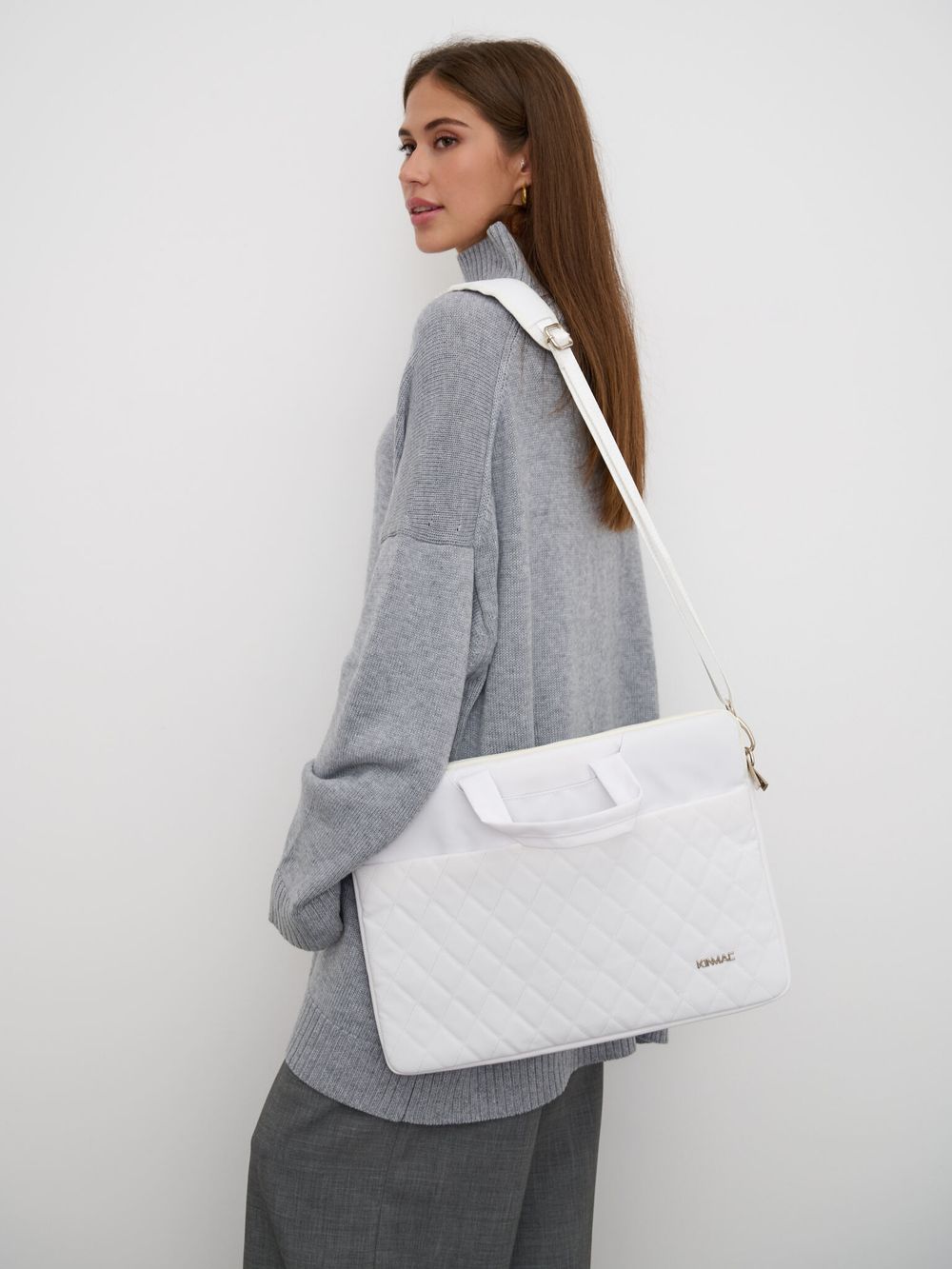 Легкая сумка для ноутбука 14" и 15,6" с карманом и ремнем на плечо (Стеганый белый)