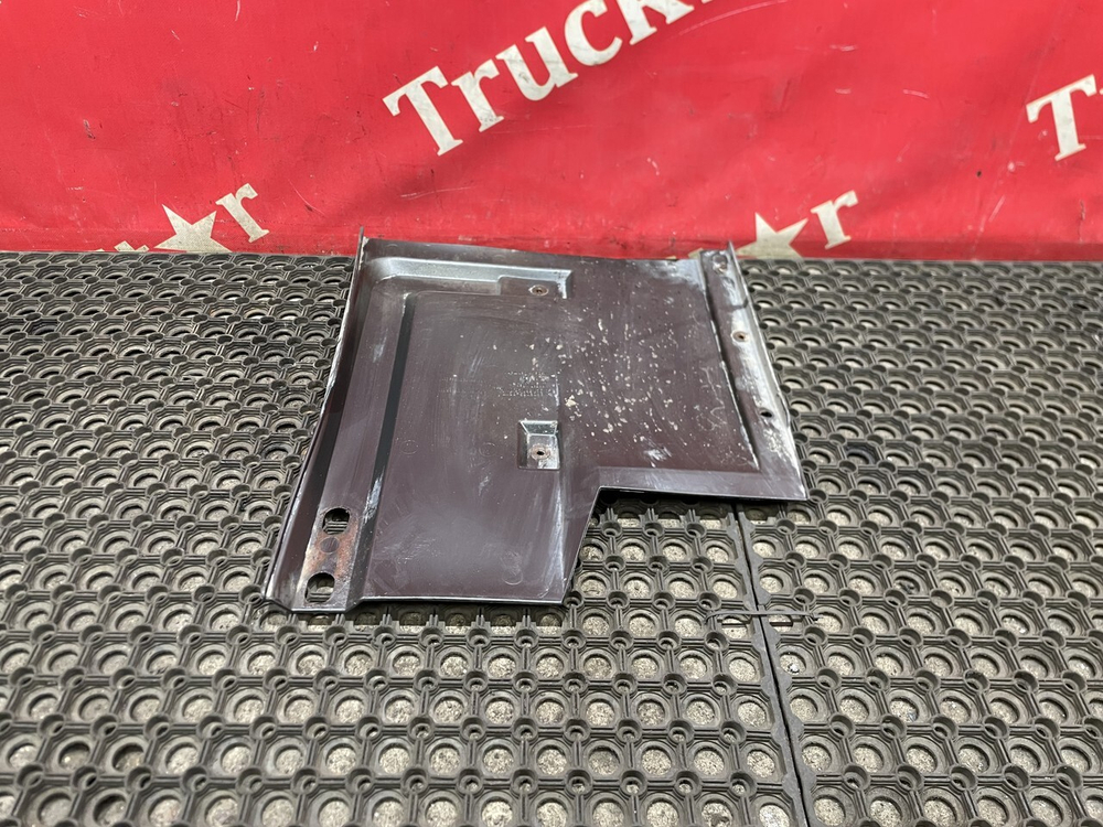 Подкрылок передний левый