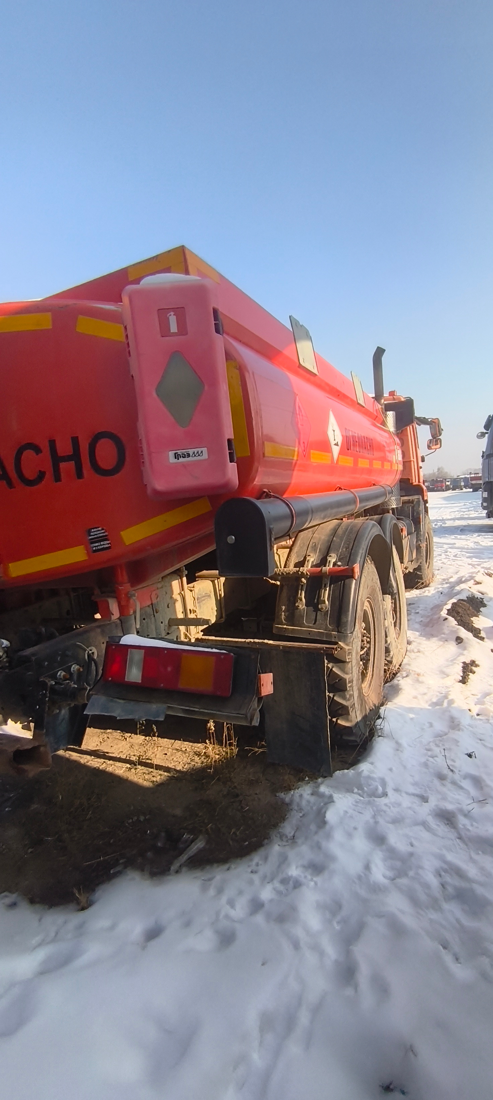 Завод ГРАЗ 5614* на шасси КамАЗ 43118 6x6 Автотопливозаправщик 56142-0000010-45 	(Дизельный, 11,8 л,