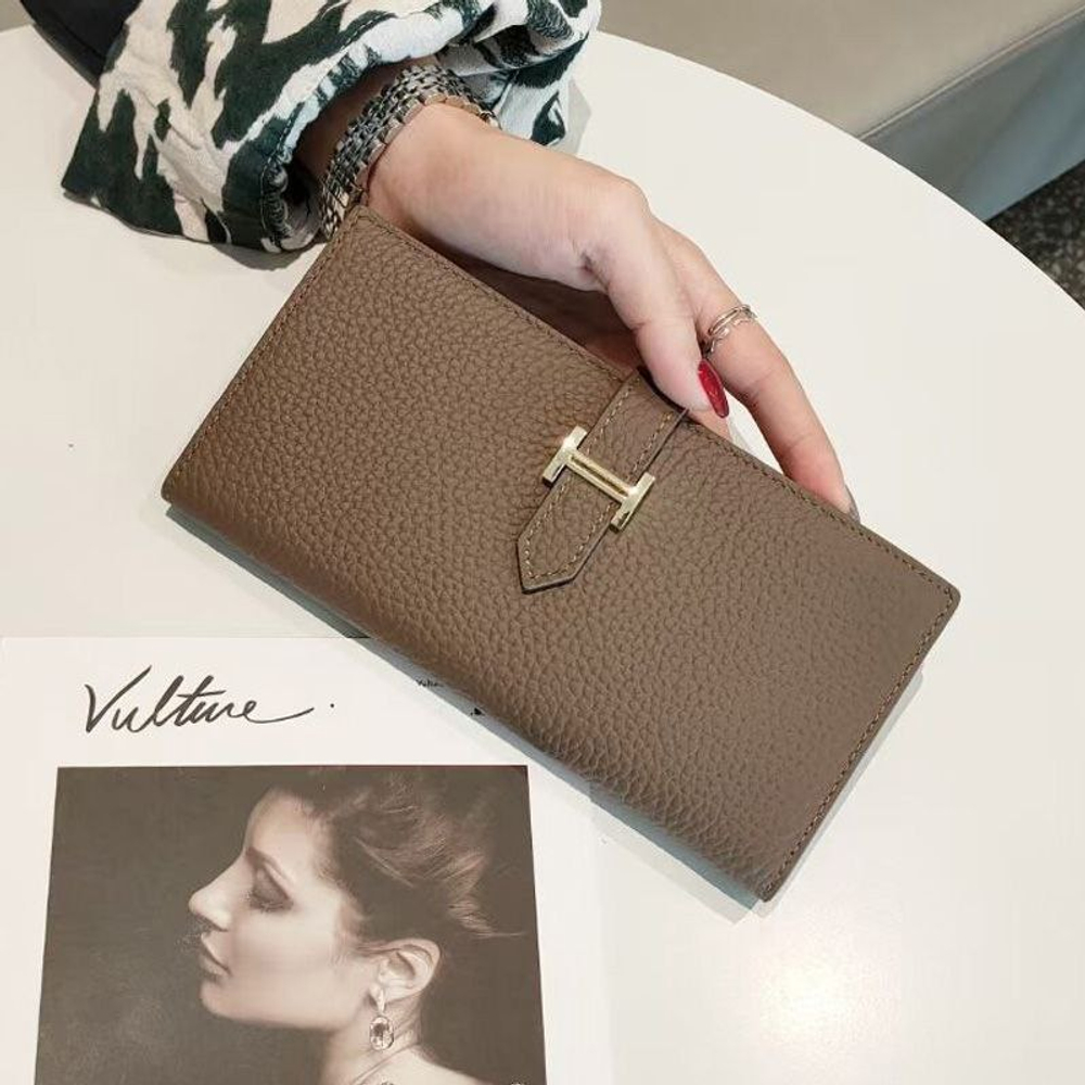 Женское портмоне с золотистой фурнитурой