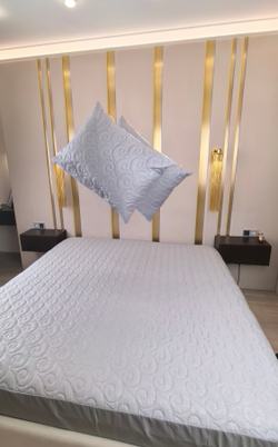 Наматрасник непромокаемый на резинке с бортиком