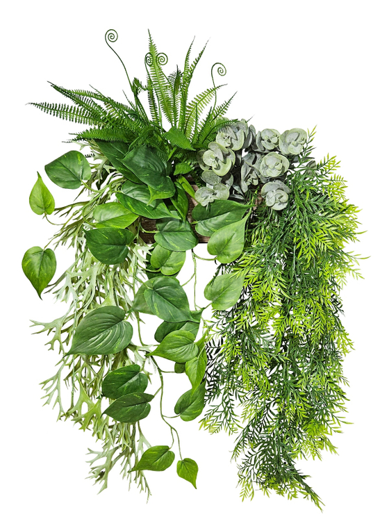 Искусственная зелень с папоротником в деревянном настенном кашпо