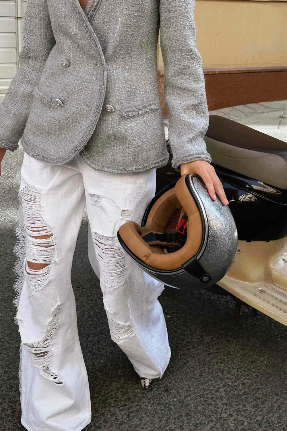 Приталенный жакет из серого твида