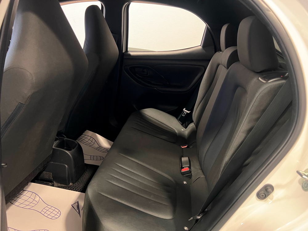 Toyota Yaris, 2020 год