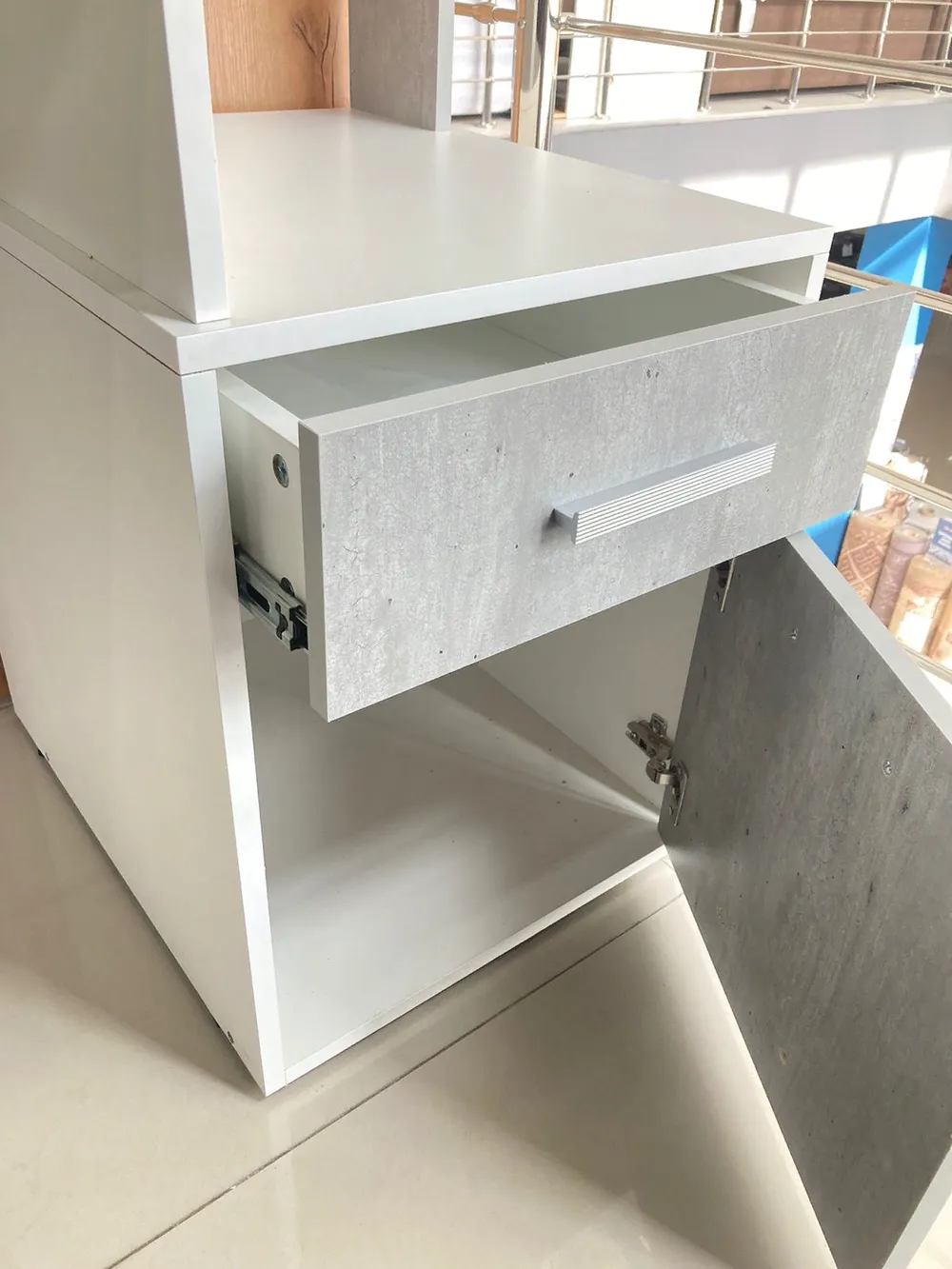 Стол комп Лайф белый/бетон