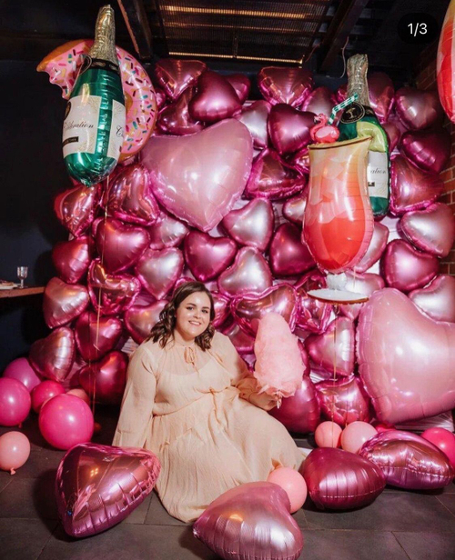 Фотозона 2х2 с сердцами и фигурами