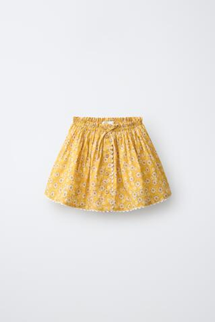 ZARA ЮБКА С ЦВЕТОЧНЫМ ПРИНТОМ И ВОЛНИСТЫМ КРАЕМ, ПАСТЕЛЬНО-ЖЕЛТЫЙ