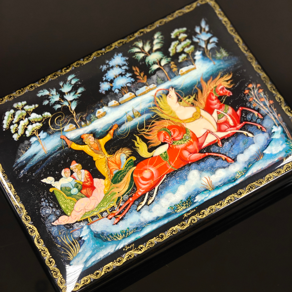 Шкатулка "Тройка" с ручной росписью Палех 30х22 см