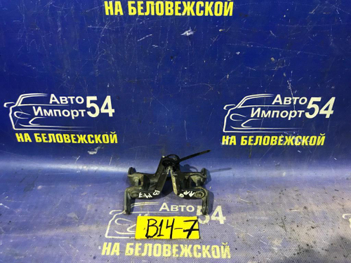 Петля двери задней правой NISSAN SUNNY 1994