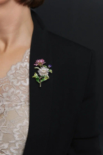 Брошь-подвеска букет из цветов в оттенках:розовый, белый, фиолетовый