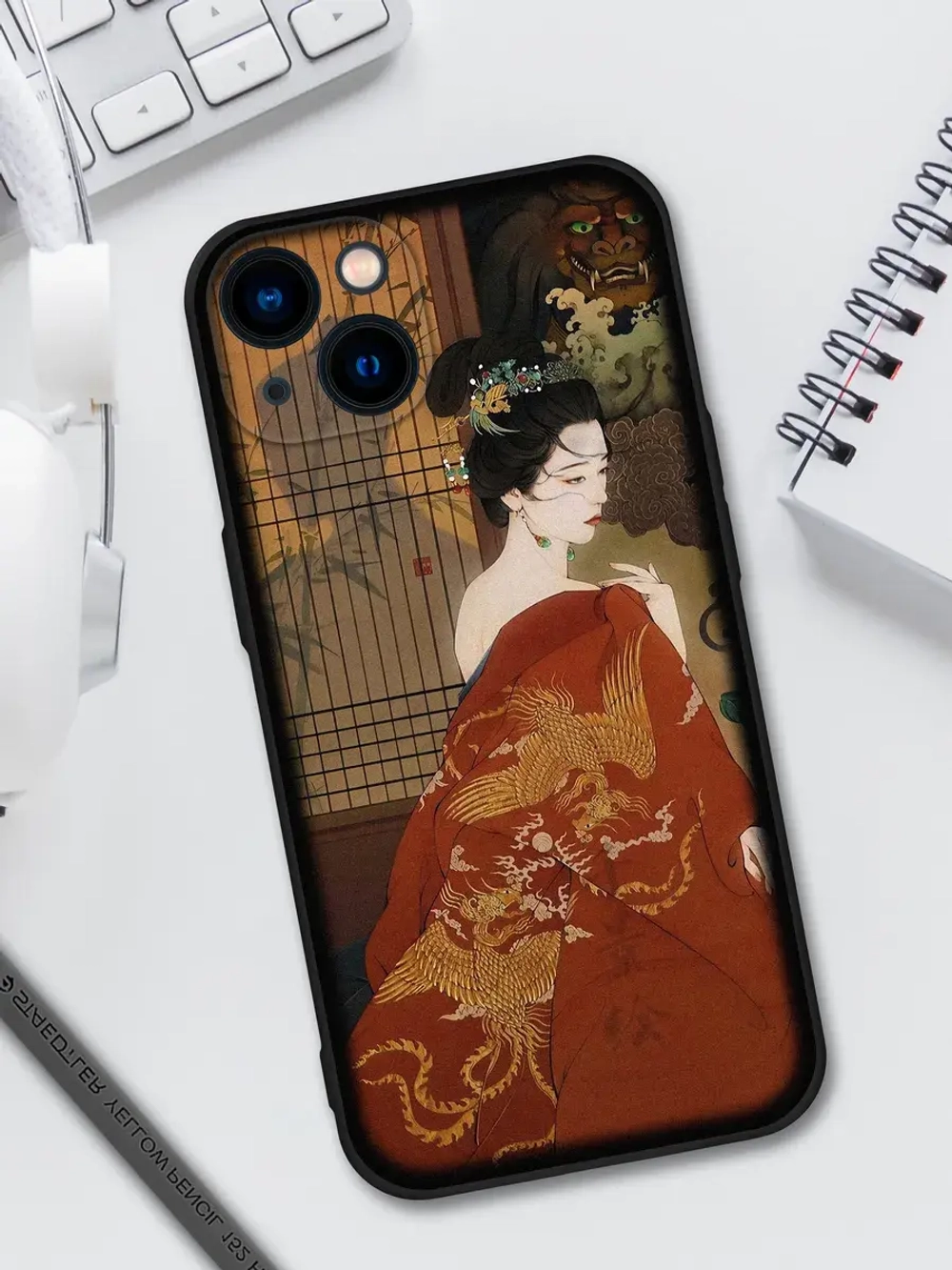 Чехол на iPhone 13 с принтом