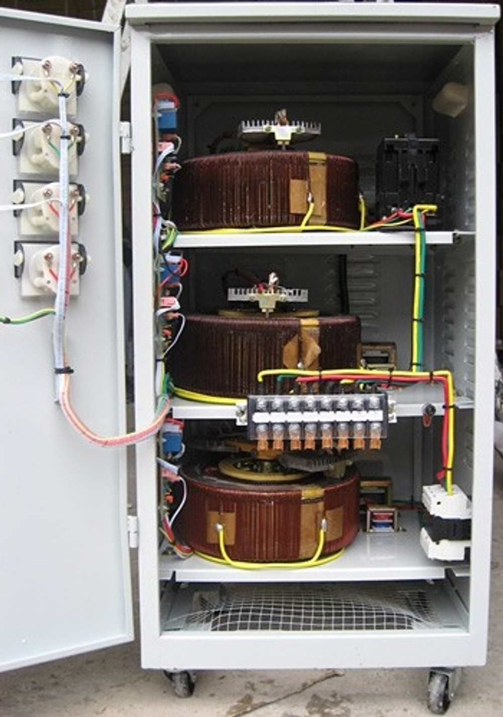 Стабилизатор напряжения RUCELF SDV-3-30000