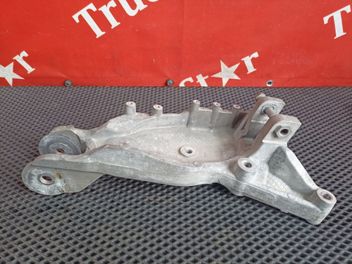 Кронштейн кабины передний правый