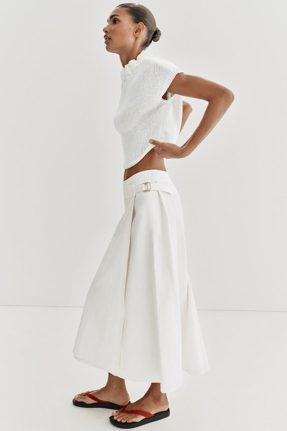 ZARA ТРИКОТАЖНЫЙ ТОП С ВОРОТНИКОМ СО СБОРКАМИ, БЕЛЫЙ