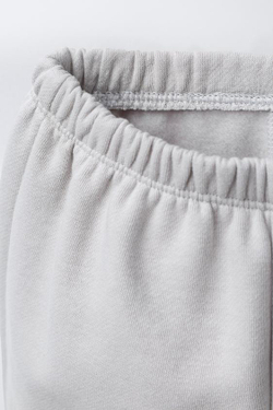 ZARA КОМПЛЕКТ ИЗ ТОЛСТОВКИ И БРЮК-ДЖОГГЕРОВ С ВЫШИВКОЙ ПИНГВИНА, ЖЕМЧУЖНО-СЕРЫЙ