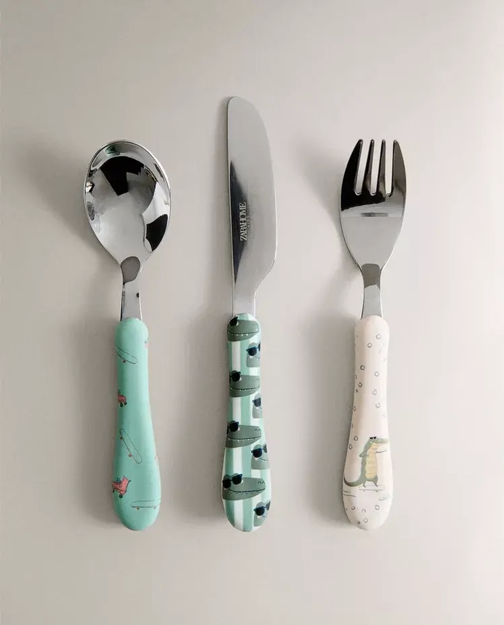 ZARA HOME ДЕТСКИЙ НАБОР СТОЛОВЫХ ПРИБОРОВ С ПРИНТОМ «КРОКОДИЛ» (3 ШТ.), РАЗНОЦВЕТНЫЙ