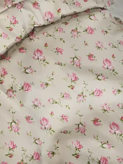 Декоративная наволочка с рюшами, оборками "Розовые бутоны на бежевом" 50х70 см, 1 шт, без молнии