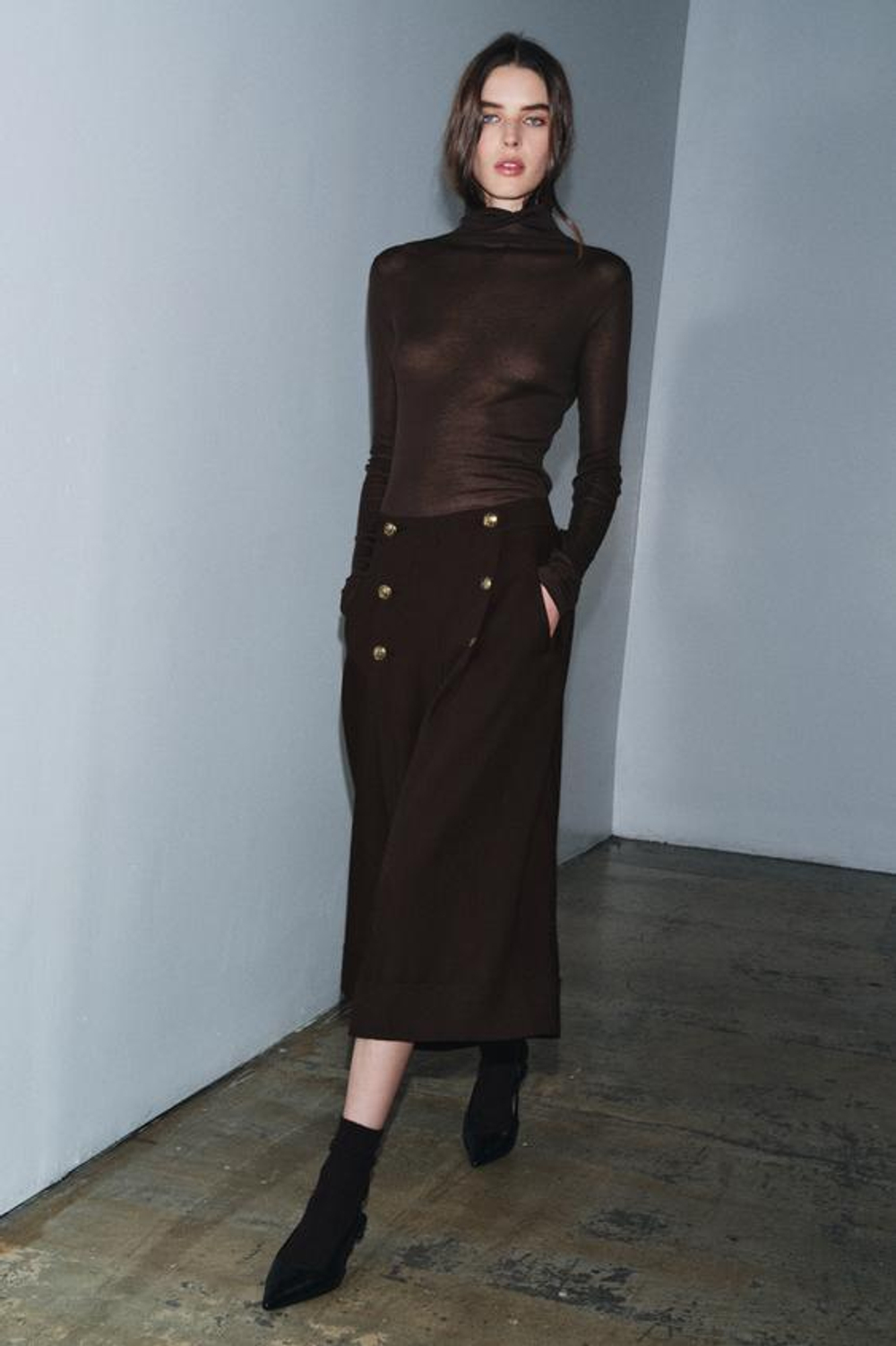 ZARA ДЛИННЫЕ ШОРТЫ С ПУГОВИЦАМИ ИЗ 100% ШЕРСТИ — ZW COLLECTION, ТЕМНО-КОРИЧНЕВЫЙ