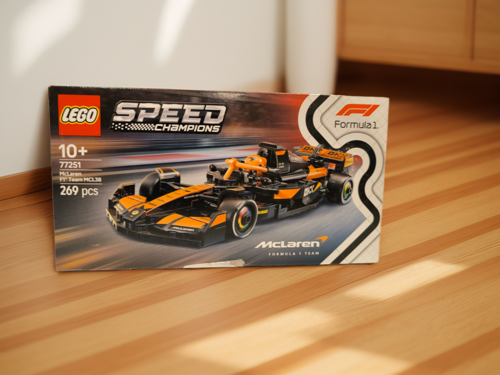 LEGO Speed Champions 77251 «McLaren F1 Team MCL38» — современный болид McLaren